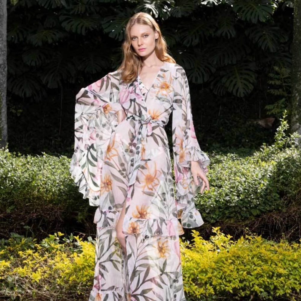 PatBO White and Pink Floral Robe Intimates & Sleepwear